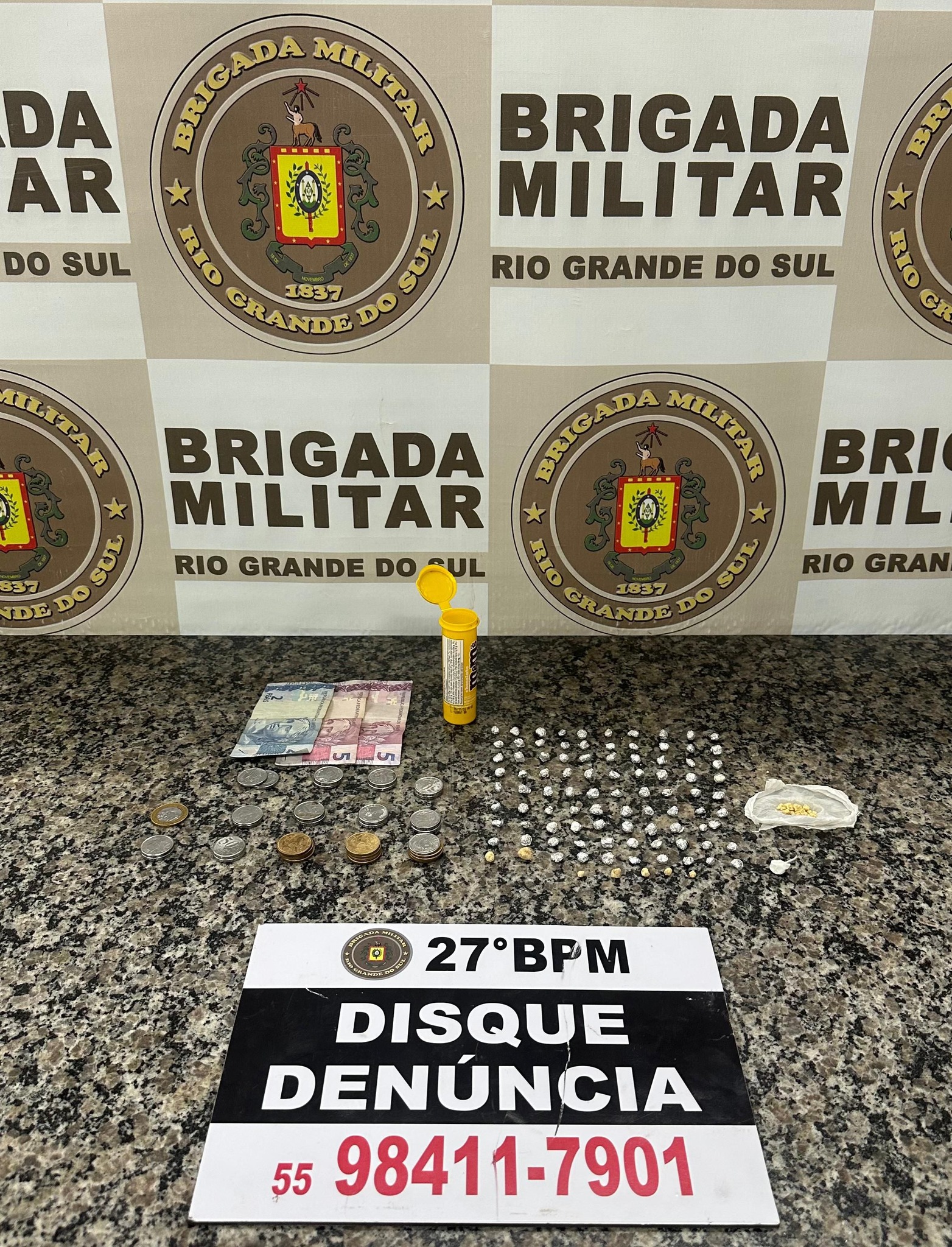 Homem é preso por tráfico de drogas no bairro João Goulart
