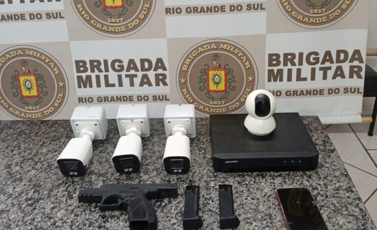 BM prende homem por porte ilegal de arma de fogo de uso restrito no bairro Harmonia