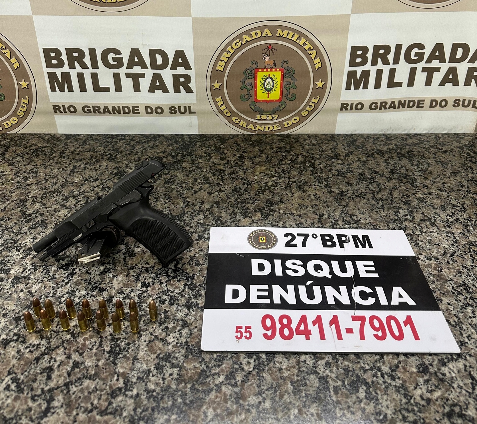 Adolescente é preso por porte ilegal de arma de fogo no bairro Rosenthal