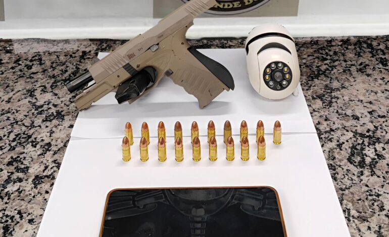 Homem é preso por posso de arma de fogo de uso restrito no bairro Santo Antônio