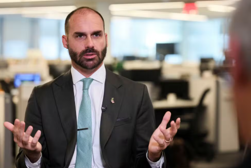 Eduardo Bolsonaro é citado pela PF e tem 15 dias para se defender de processo por abandono de cargo