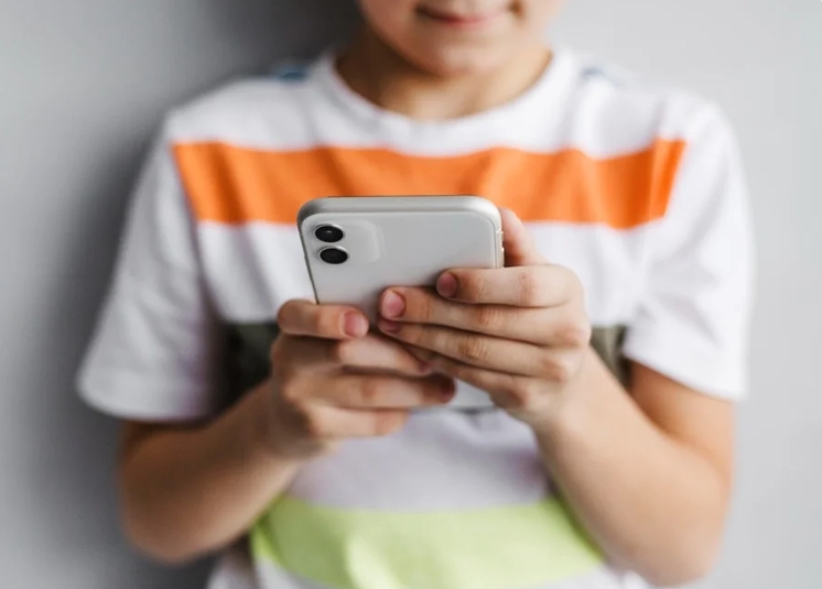 Whatsapp anuncia controle parental para contas de menores de 13 anos