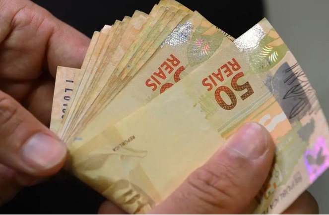 Aposentados e pensionistas do INSS terão o 13° salário antecipado para os meses de abril e maio