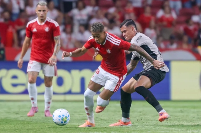 Contra o Atlético-MG, Inter tenta a primeira vitória no Brasileirão