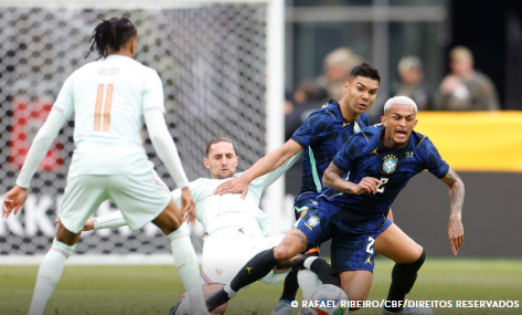 Brasil joga mal e perde de 2 a 1 para a França nos EUA