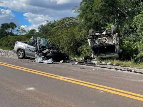 Colisão frontal na BR-386 deixa mãe e filho mortos entre Carazinho e Sarandi