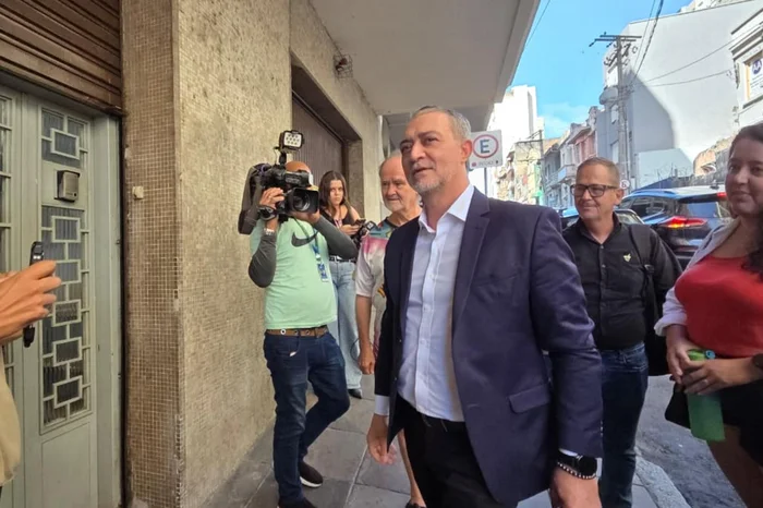 Edegar Pretto desiste de pré-candidatura e anuncia apoio a Juliana Brizola na disputa pelo governo do RS