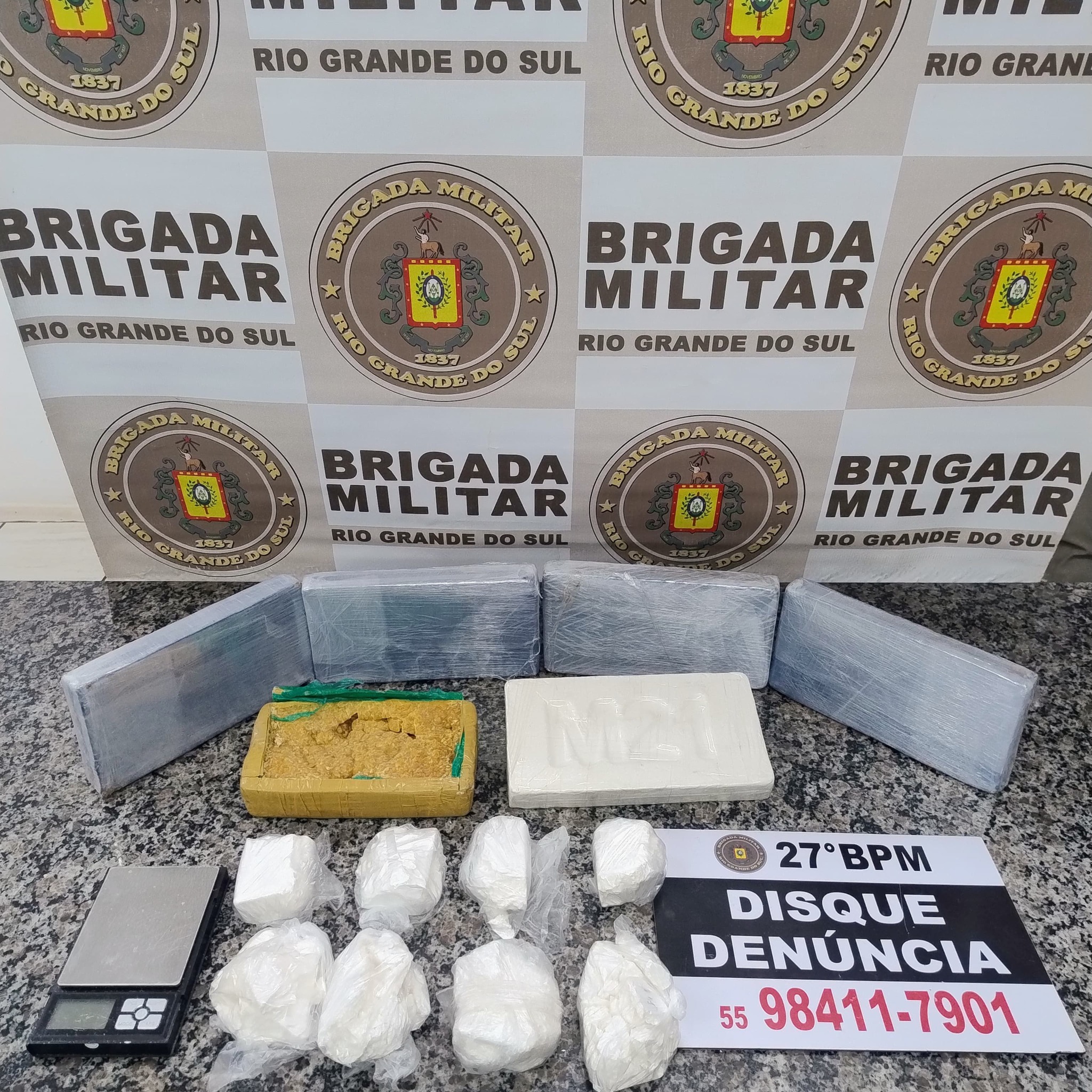 Mulher é presa por tráfico de drogas no bairro São Carlos, em Santo Ângelo