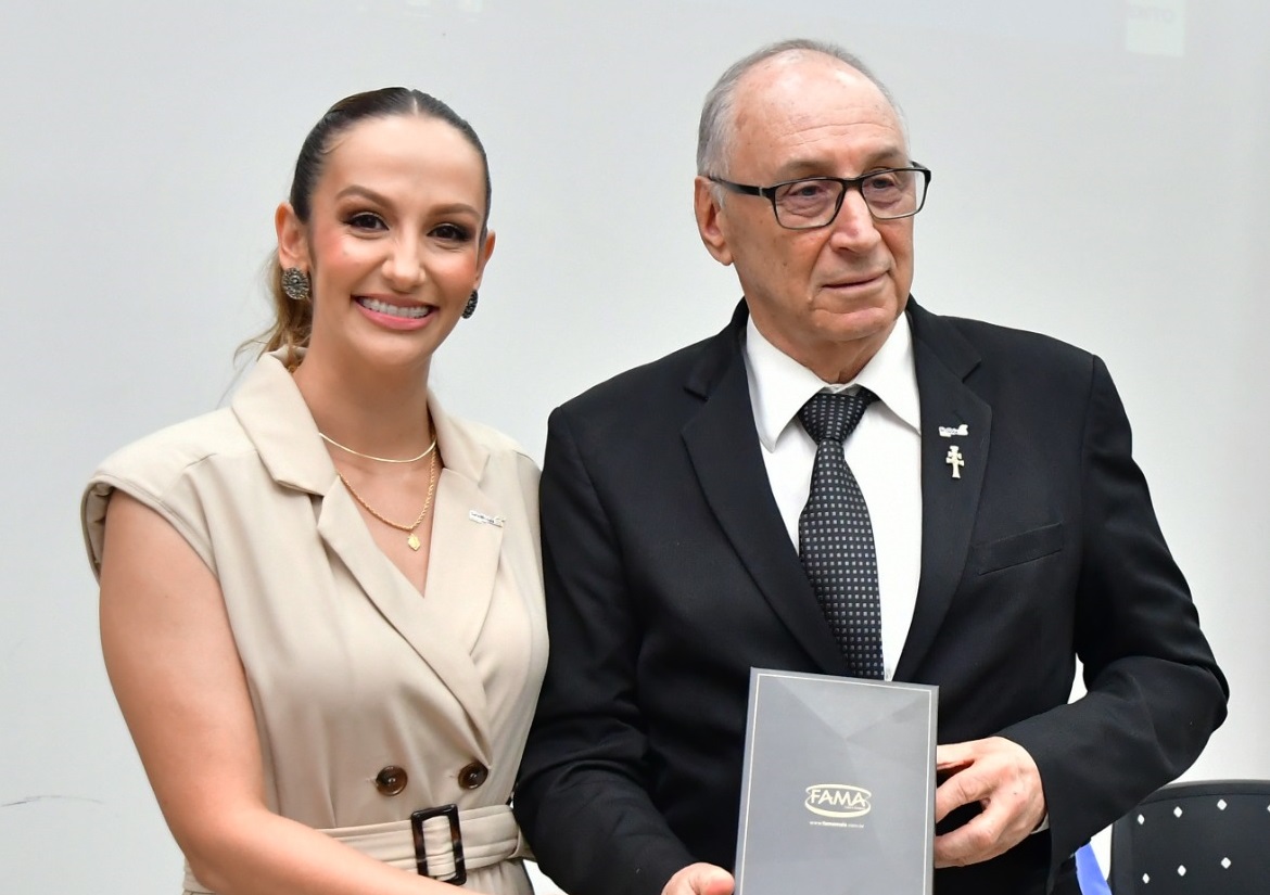 Amanda Sarturi Pacheco toma posse como primeira presidente do Sindilojas Missões