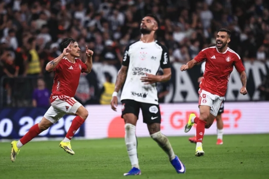Com gol de Bernabei, Inter vence o Corinthians em Itaquera e se afasta do Z-4