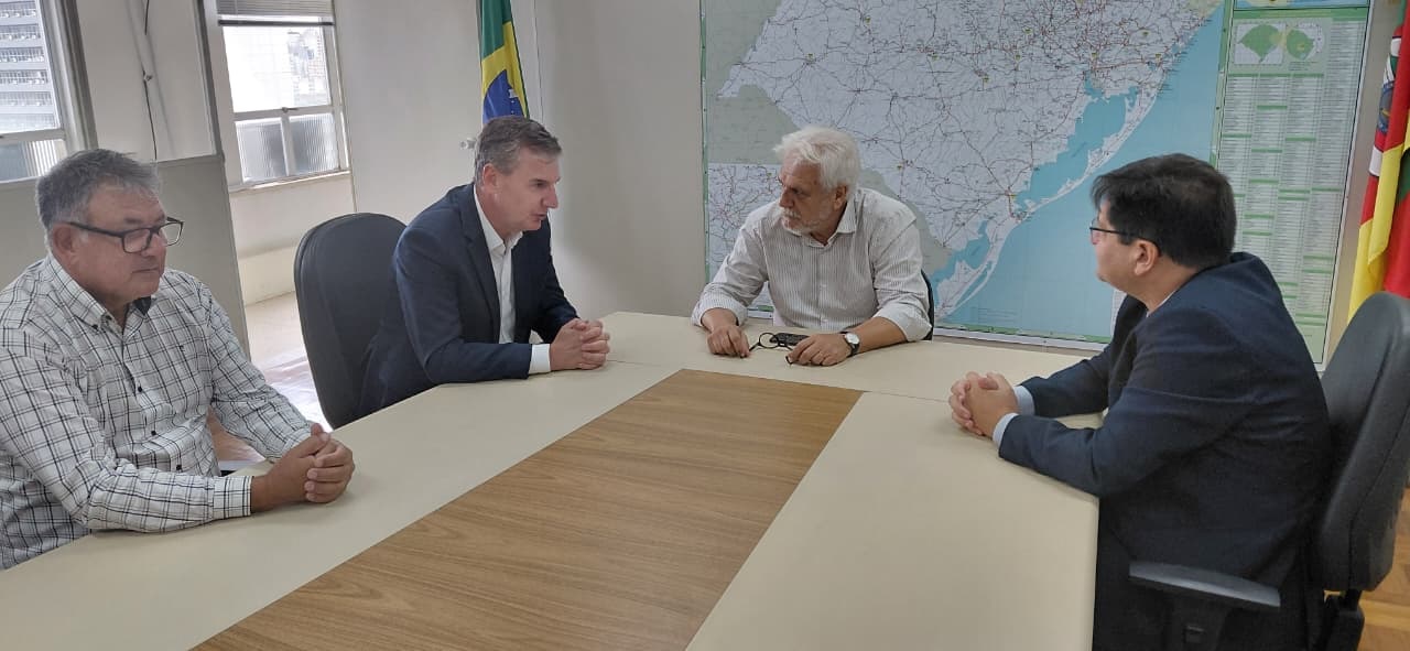 Terceiras-pistas e trevos na ERS-344 pautam reunião na Secretaria dos Transportes