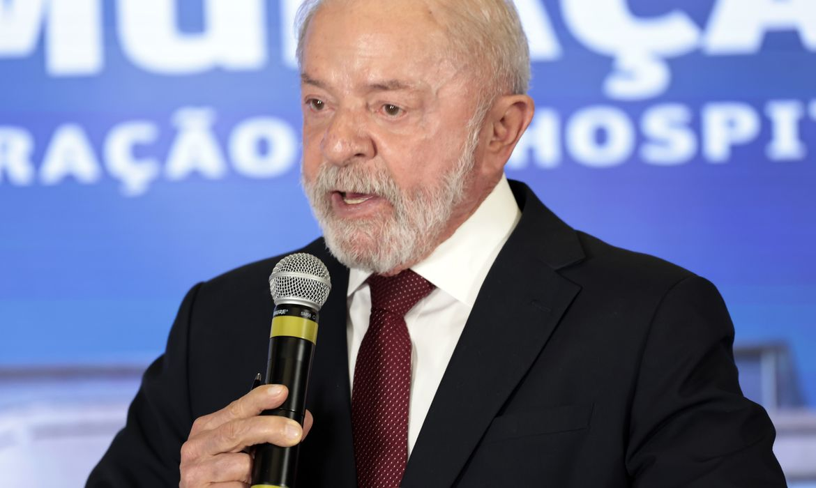 Lula critica postura de Trump em conflito com o Irã e manifesta apoio ao papa Leão XIV