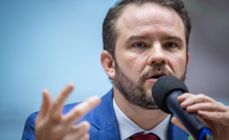 Brasil e EUA avançam em parceria para combater tráfico internacional de armas e drogas