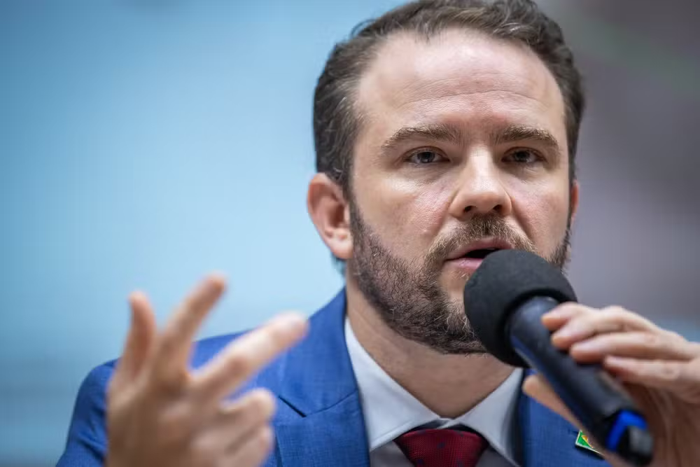 Brasil e EUA avançam em parceria para combater tráfico internacional de armas e drogas