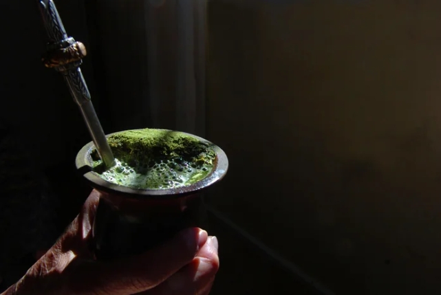 Dia do chimarrão: compras de erva-mate via delivery crescem no RS, aponta pesquisa