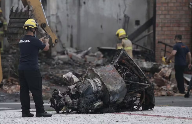 Avião que caiu no litoral do RS não tinha caixa-preta, diz polícia