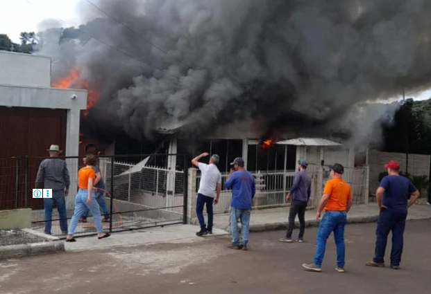 Homem é morto após ameaçar cunhado e atear fogo à casa onde vivia com a esposa; casal estava em processo de separação