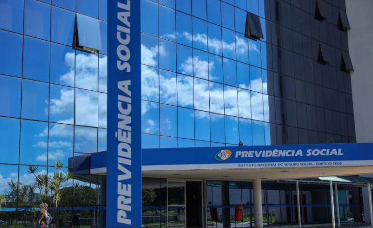 INSS paga a primeira parcela do 13º salário de aposentados e pensionistas a partir de sexta-feira