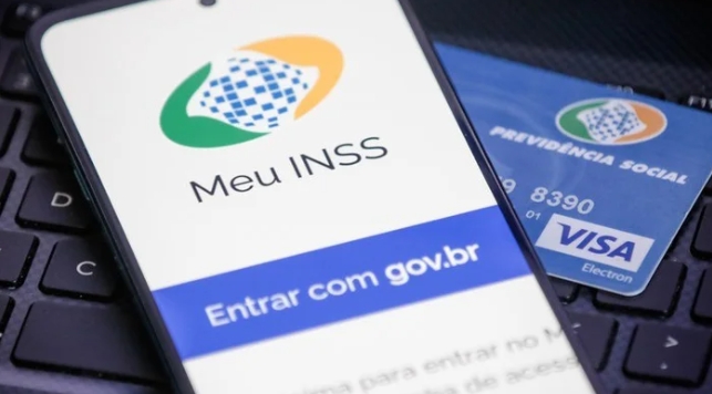 INSS paga a primeira parcela do 13º a aposentados e pensionistas em abril