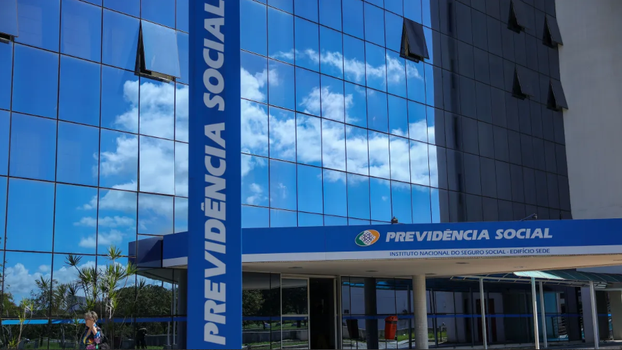 INSS paga a primeira parcela do 13º salário de aposentados e pensionistas a partir de sexta-feira