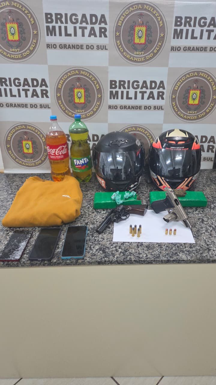 BM prende quatro por tráfico de drogas e porte ilegal de arma de fogo em Santo Ângelo