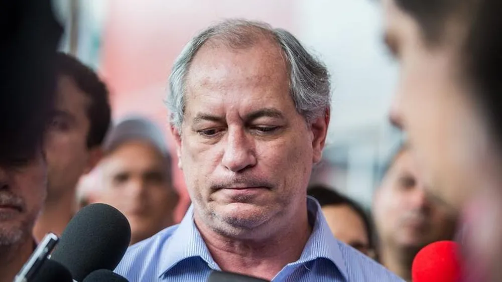 Ciro Gomes desiste da Presidência e deve disputar governo do Ceará em 2026