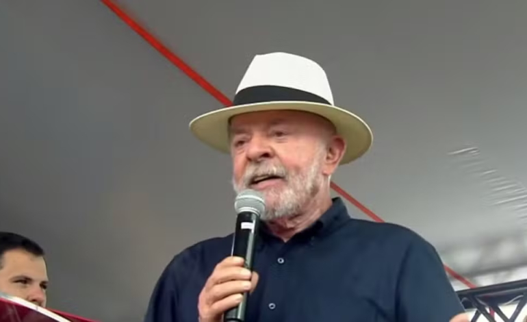 Lula volta a defender fim da escala 6×1 e diz que mulheres enfrentam “dupla jornada”