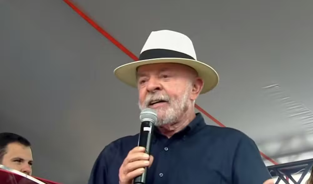 Lula volta a defender fim da escala 6×1 e diz que mulheres enfrentam “dupla jornada”