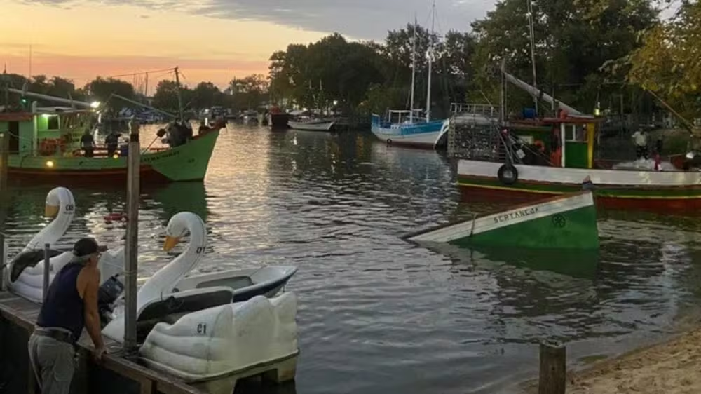 Terceira vítima de naufrágio na Lagoa dos Patos é encontrada; buscas continuam