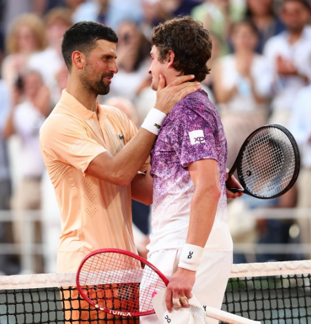 João Fonseca bate Djokovic de virada em maior vitória da carreira e vai às oitavas de Roland Garros