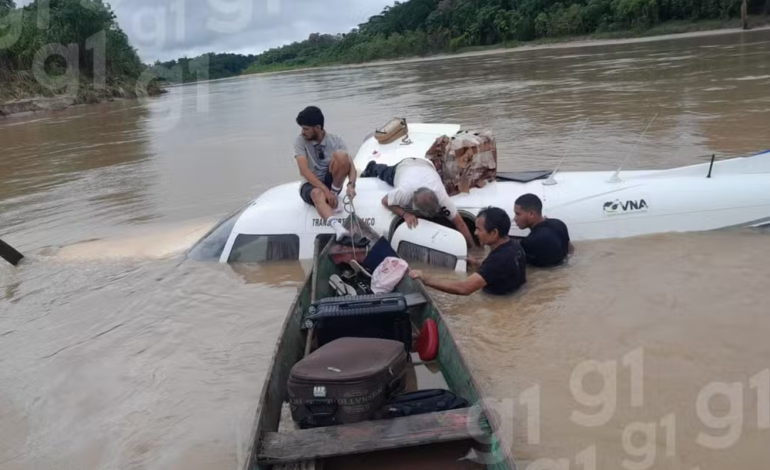 Avião de pequeno porte cai em rio no Acre e deixa feridos
