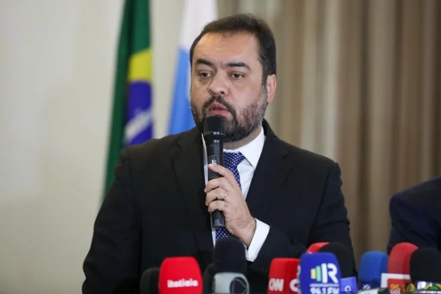 Cláudio Castro, ex-governador do Rio de Janeiro, é alvo de operação da PF contra grupo Refit