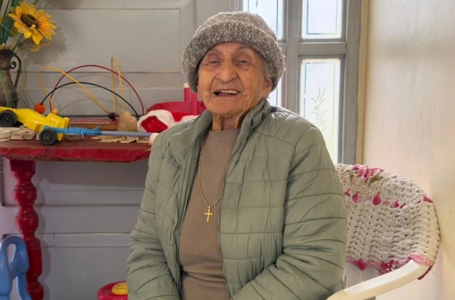 “Levar a vida na brincadeira e namorar bastante também”, aconselha idosa que completou 114 anos em Santo Ângelo