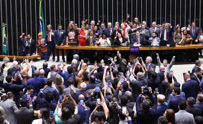 Veja quais deputados votaram contra a PEC do fim da escala 6×1