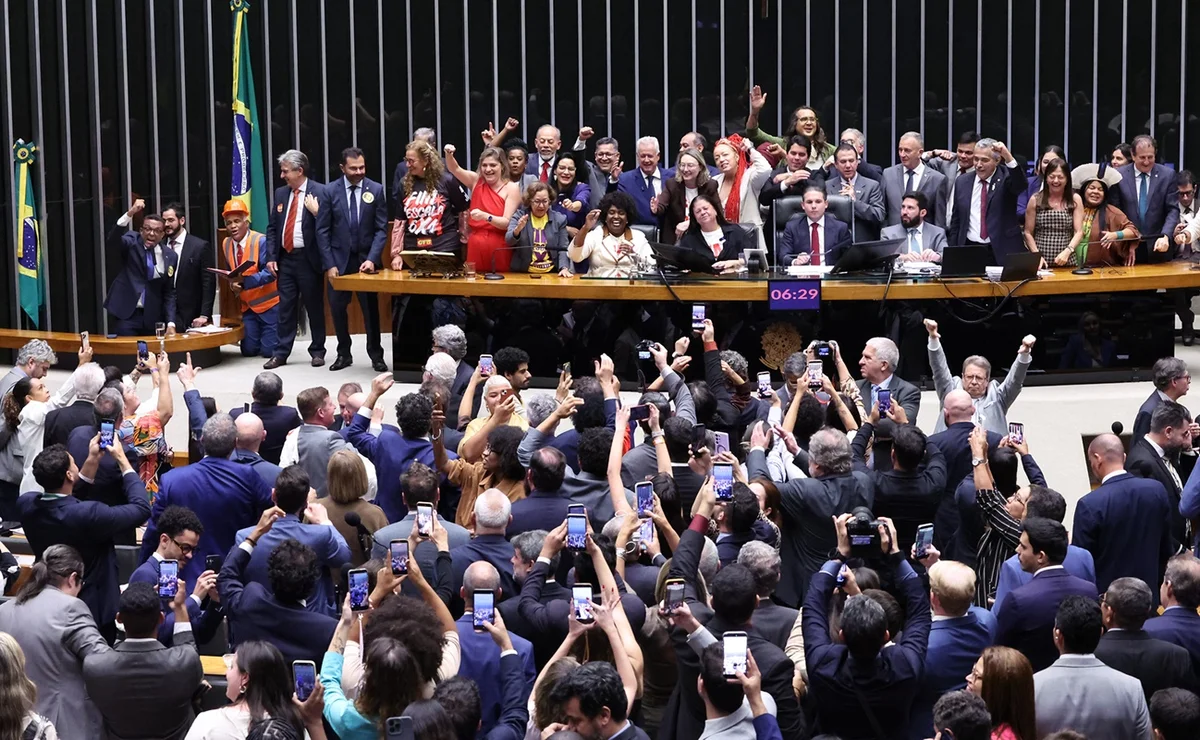 Veja quais deputados votaram contra a PEC do fim da escala 6×1