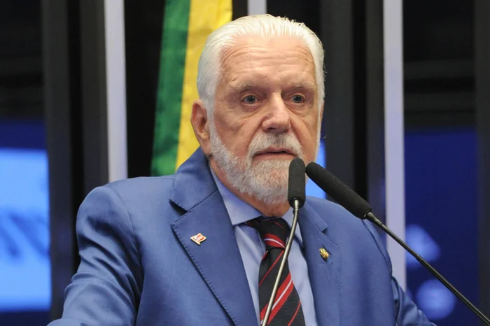 Jaques Wagner, líder do governo no Senado, é alvo de buscas da PF no caso Master