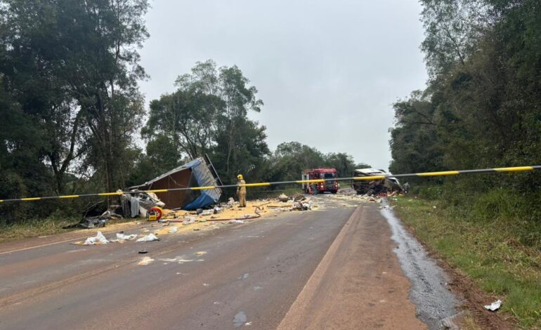 Polícia Civil confirma que caminhão de Passo Fundo invadiu pista contrária em acidente com duas mortes na ERS-344