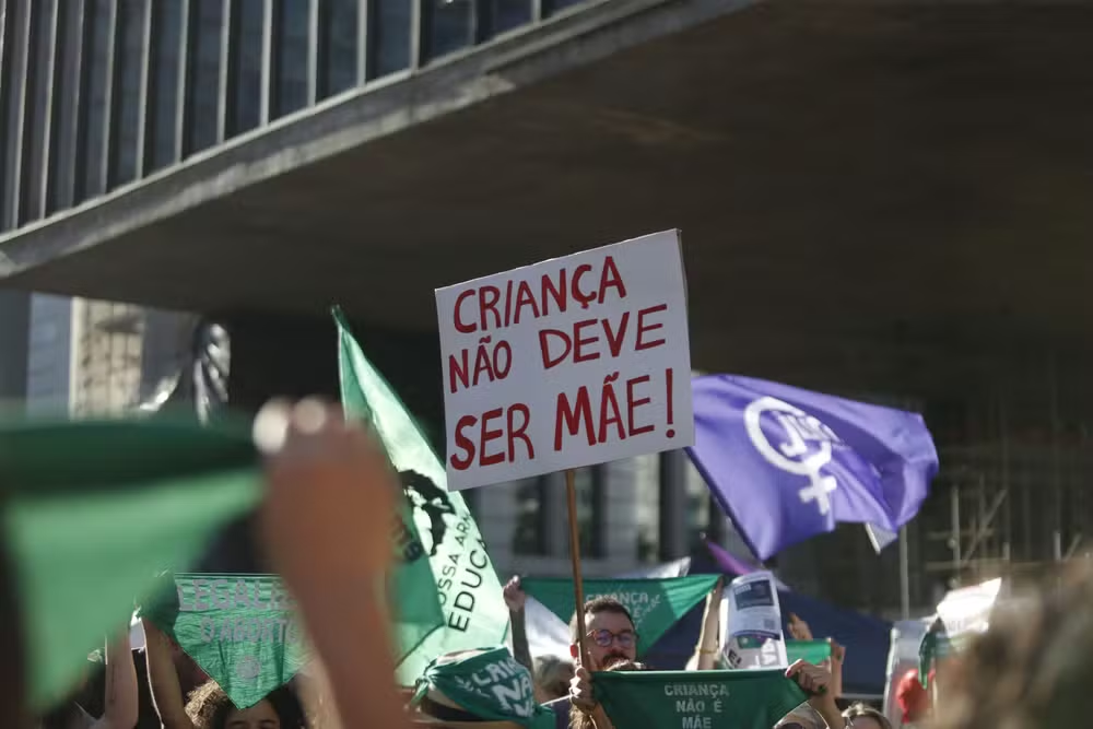 A cada mil bebês nascidos em 2024, 5 eram filhos de crianças estupradas
