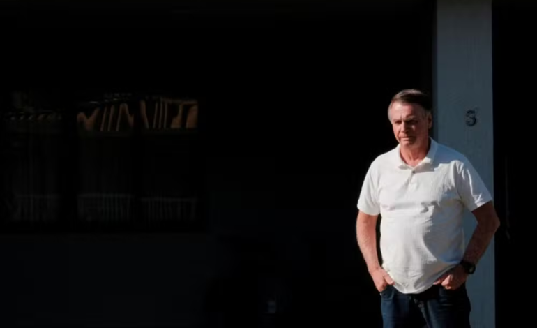 Moraes pede análise da PGR sobre possível impacto de arma apreendida na prisão domiciliar de Bolsonaro