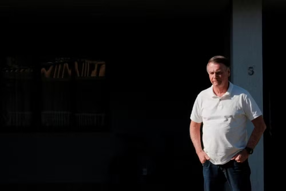 Moraes pede análise da PGR sobre possível impacto de arma apreendida na prisão domiciliar de Bolsonaro