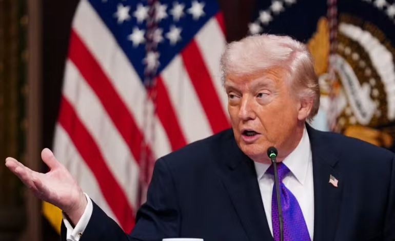 Trump adia projeto de moradias e pressiona Congresso por lei eleitoral