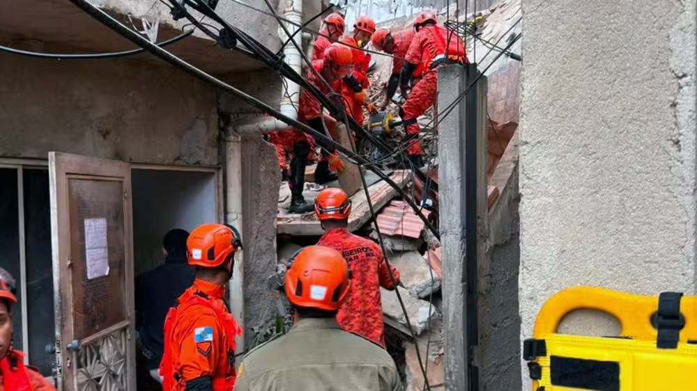 Duas crianças morrem após desabamento de casa no Rio de Janeiro