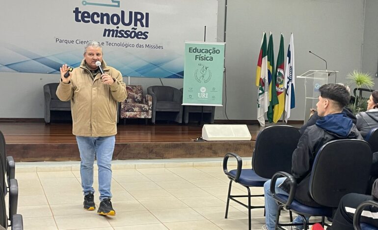 Referência do atletismo nacional, Lázaro Velázquez compartilha trajetória de 49 anos na URI