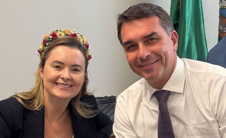 ‘É só fumaça’: Ana Campagnolo diz não acreditar em Júlia Zanatta na chapa com Flávio Bolsonaro