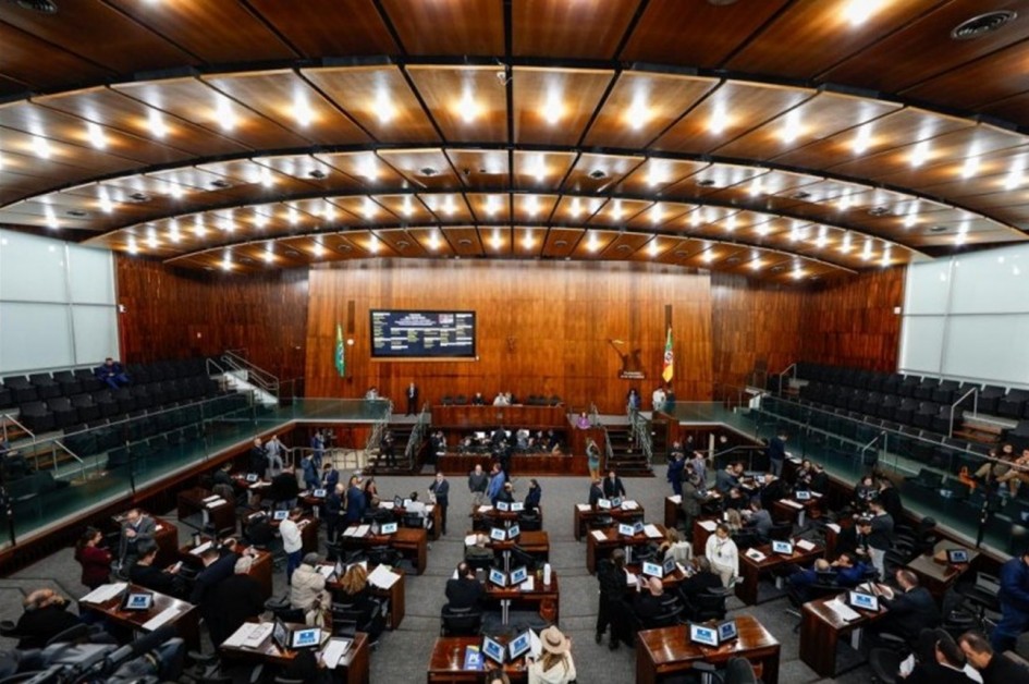 Contratação emergencial de cerca de 2 mil servidores para a educação é aprovada pela Assembleia