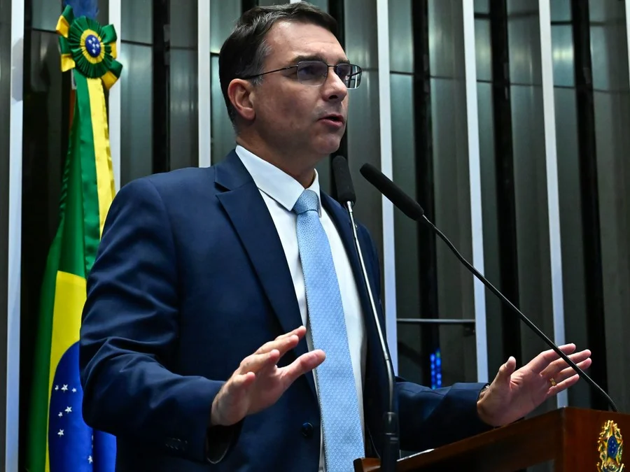 Flávio Bolsonaro diz que vai abrir mão de segurança da PF durante campanha eleitoral