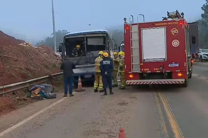 Acidente entre ônibus e caminhão deixa dois mortos e três feridos na RS-287, em Santa Cruz do Sul