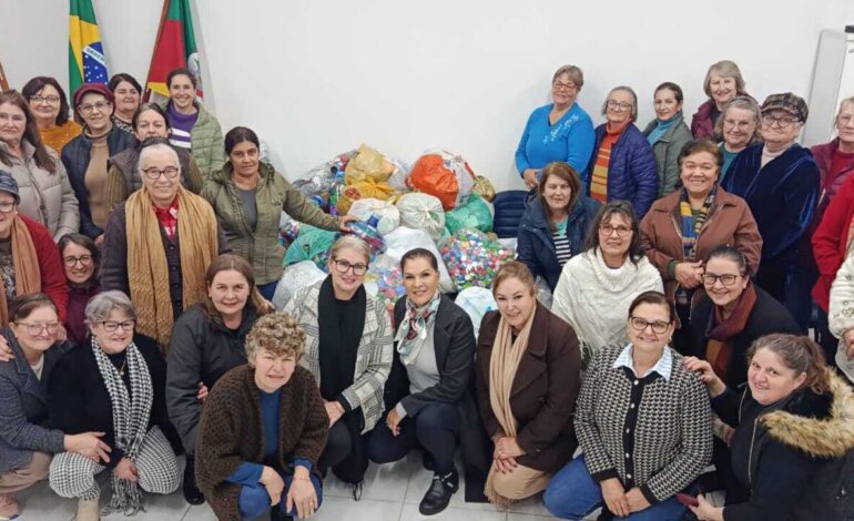 Clubes de Mães arrecadam 500 agasalhos e mais de 200 quilos de recicláveis para doação