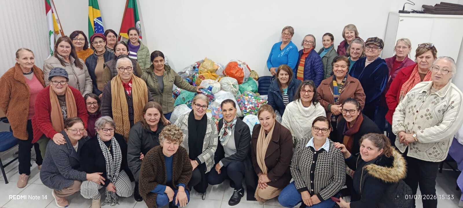 Clubes de Mães arrecadam 500 agasalhos e mais de 200 quilos de recicláveis para doação