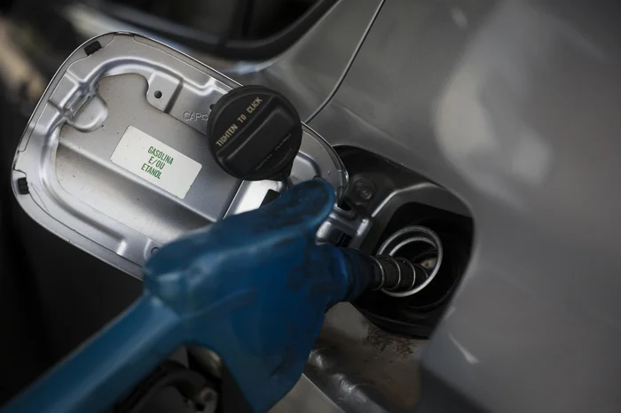 Aumento da mistura de etanol na gasolina é adiado em meio à alta do petróleo